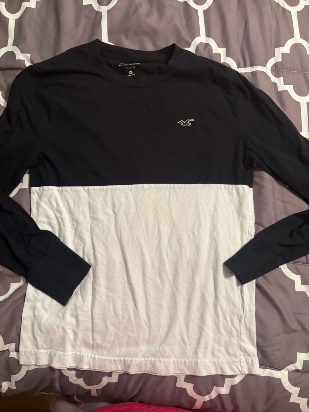 Hollister Men's Black and White Long-Sleeve Colorblock Crew